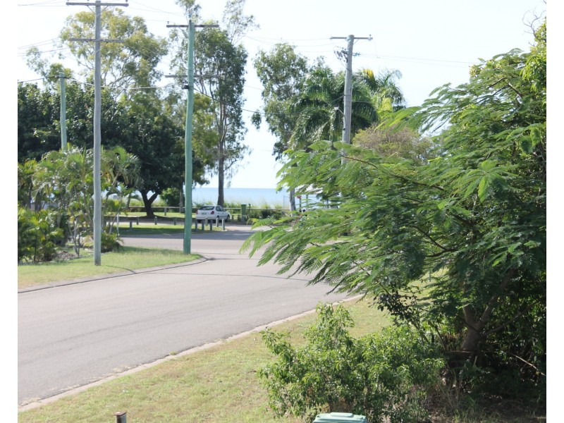 42 Crofton Street, Bowen QLD 4805