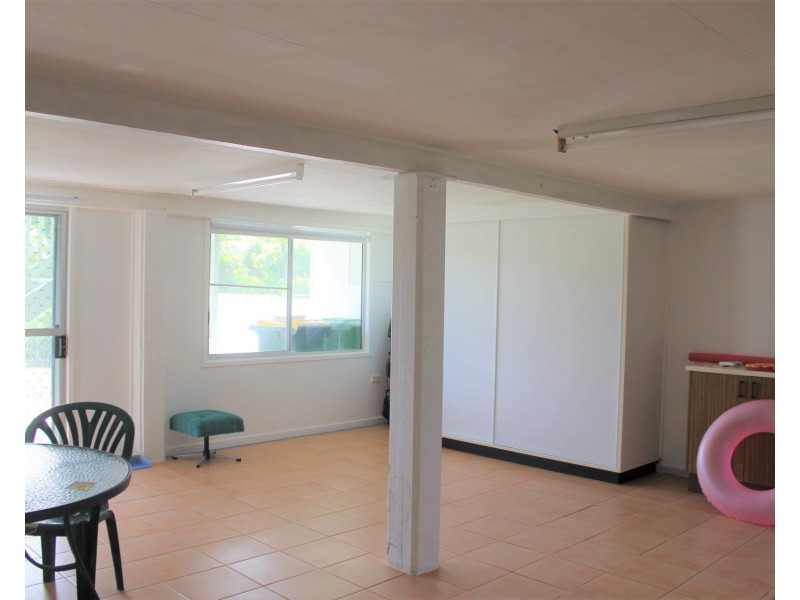 42 Crofton Street, Bowen QLD 4805