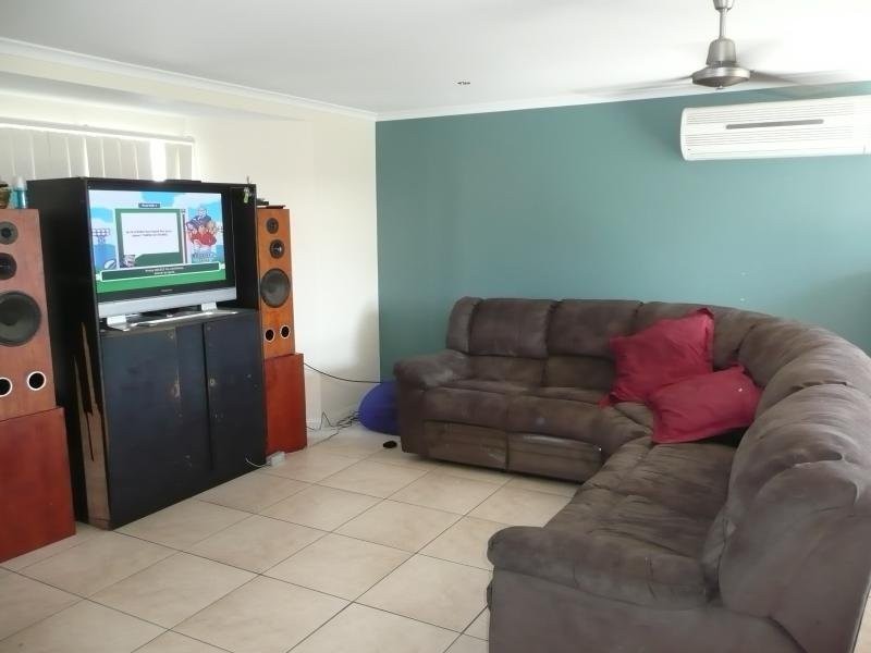 4 Allan PLACE, Bowen QLD 4805