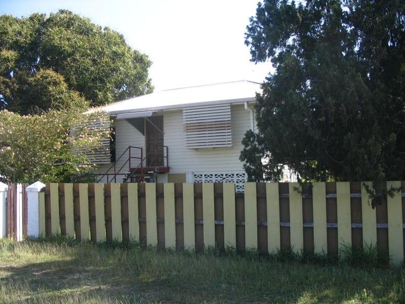 2 Carpet STREET, Collinsville QLD 4804