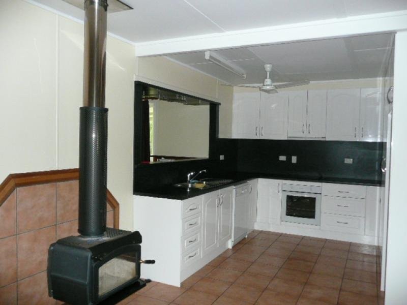 10 Henderson STREET, Collinsville QLD 4804