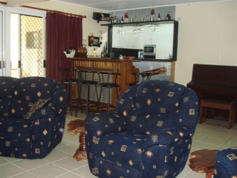 10 Henderson STREET, Collinsville QLD 4804