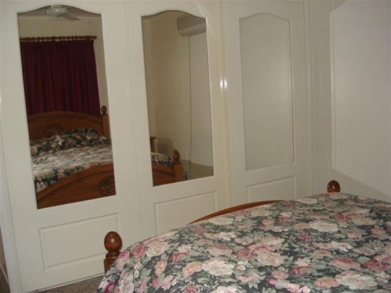 10 Henderson STREET, Collinsville QLD 4804