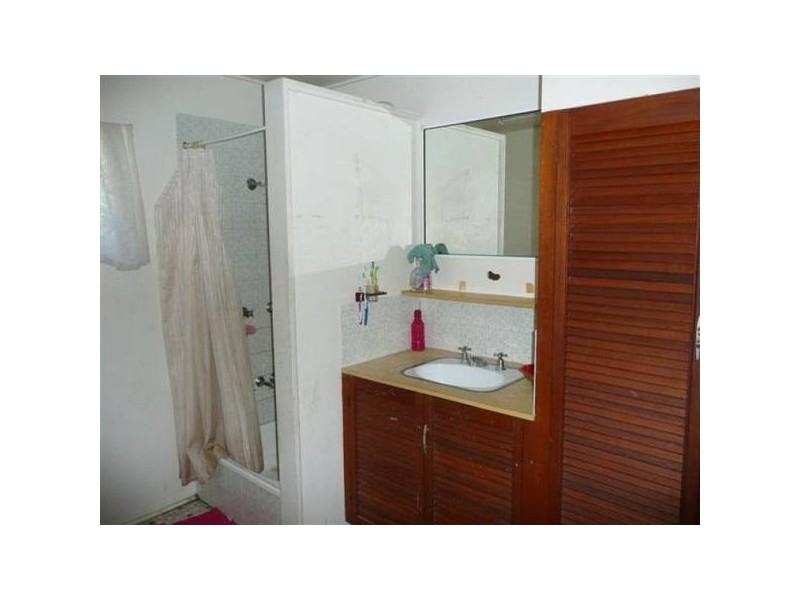 61 Whyte AVENUE, Brisk Bay QLD 4805