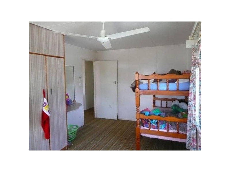 61 Whyte AVENUE, Brisk Bay QLD 4805