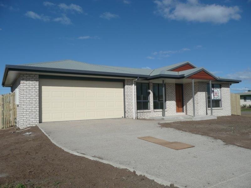 1/2 Cullen CLOSE, Bowen QLD 4805