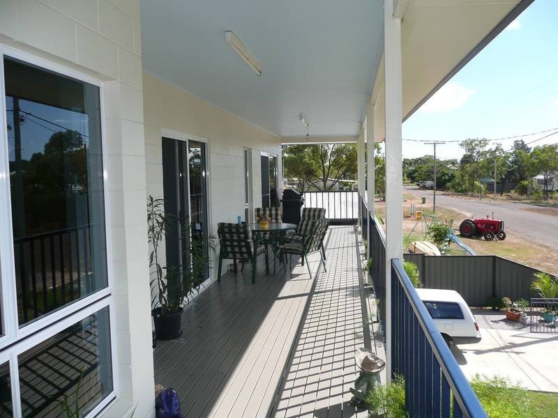 17 Pitcain AVENUE, Brisk Bay QLD 4805