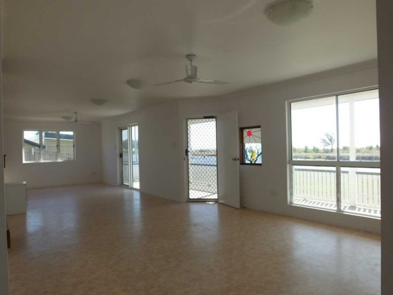 63 Esplanade, Bowen QLD 4805