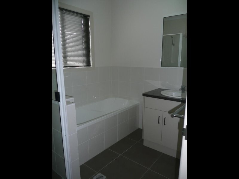 8/25 Don STREET, Bowen QLD 4805