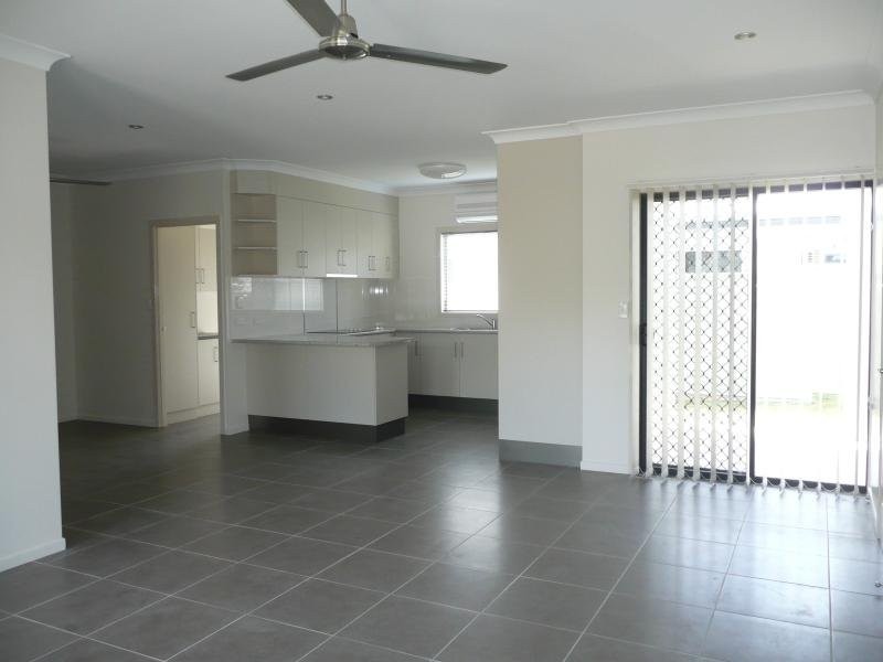 8/25 Don STREET, Bowen QLD 4805