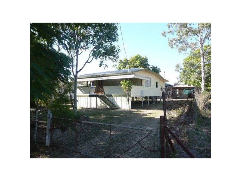 27 Seventh AVENUE, Scottville QLD 4804