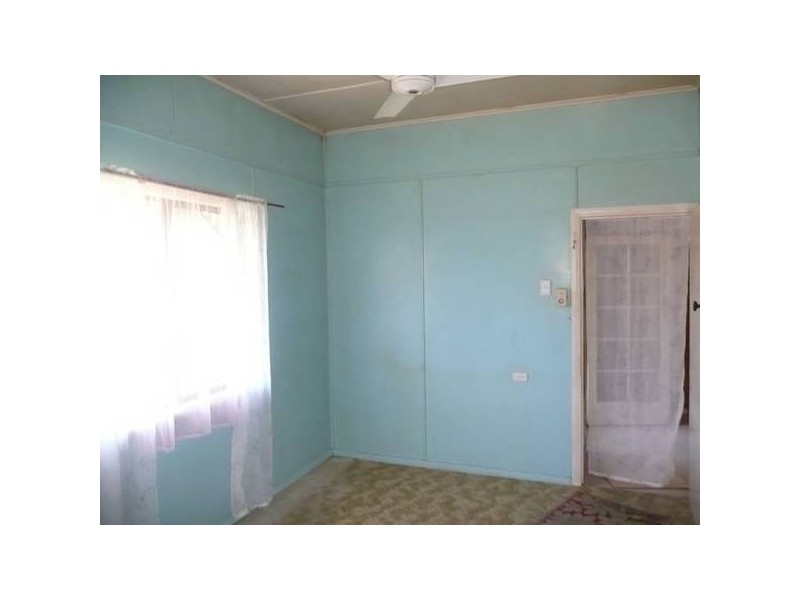 62 Livingstone STREET, Bowen QLD 4805