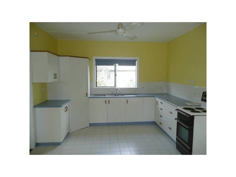 9 Darwen STREET, Bowen QLD 4805