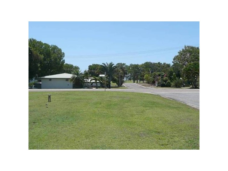25 Field Street, Bowen QLD 4805