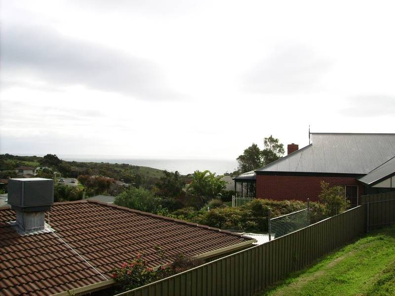 18 Luderitz Close, Hallett Cove SA 5158