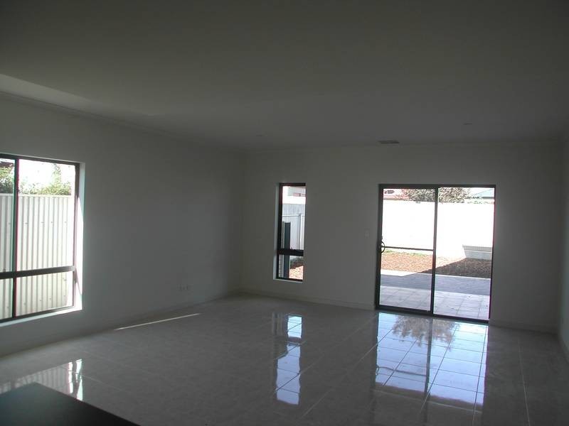 11b Raggatt Crescent, Mitchell Park SA 5043