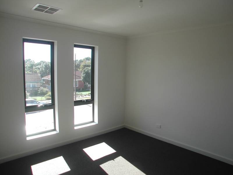 11b Raggatt Crescent, Mitchell Park SA 5043