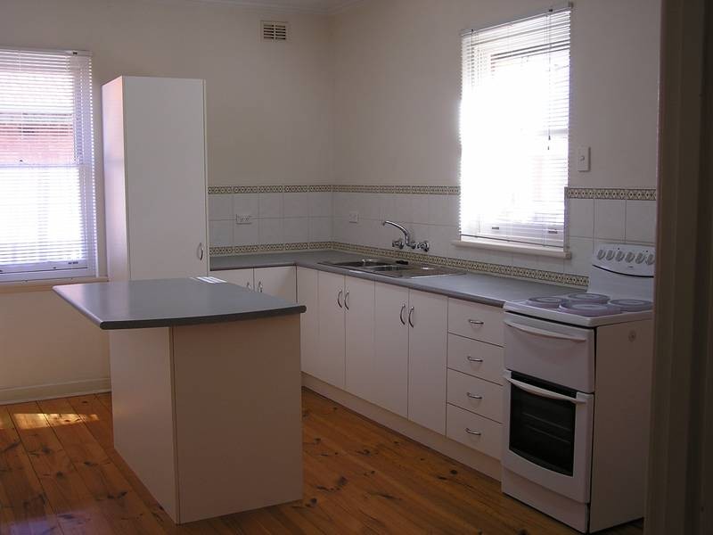 4 Railway Terrace, Hove SA 5048