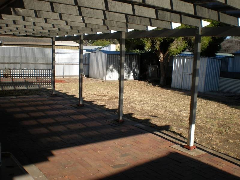 5 Raphael Crescent, Morphett Vale SA 5162