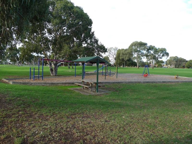 15 Moreland Avenue, Mitchell Park SA 5043