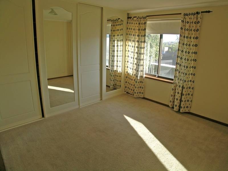 3 Zeevalk Avenue, Hallett Cove SA 5158