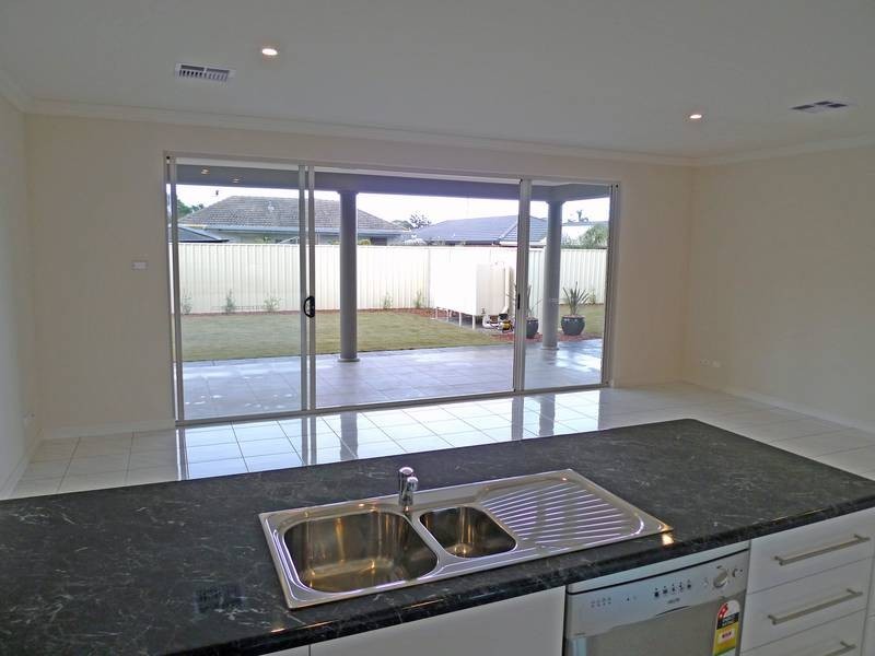 6 & 6a Doradilla Avenue, Seacombe Gardens SA 5047