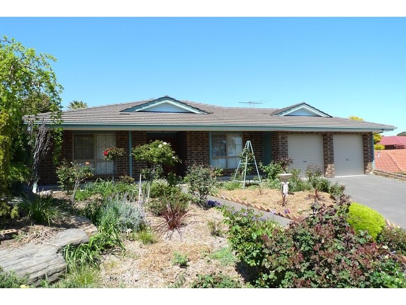 10 Resolute Crescent, Hallett Cove SA 5158