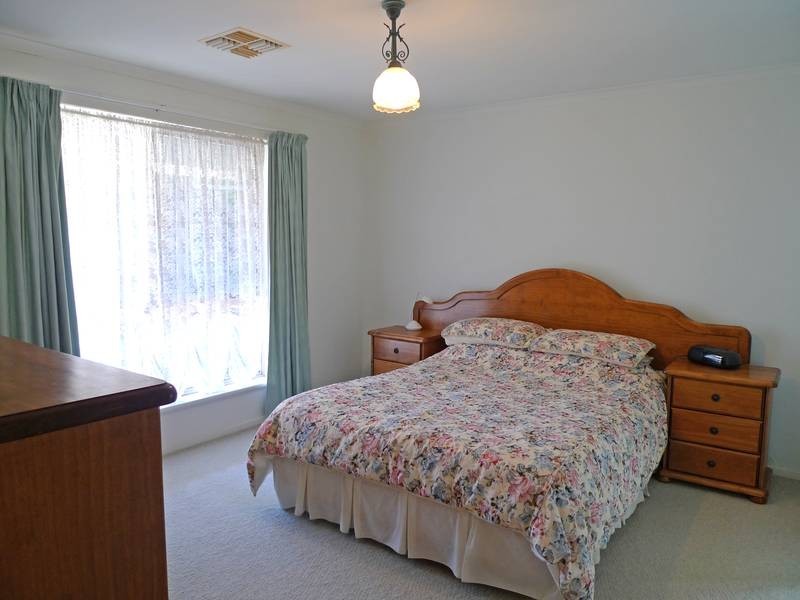10 Resolute Crescent, Hallett Cove SA 5158