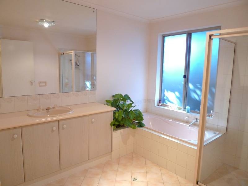 10 Resolute Crescent, Hallett Cove SA 5158