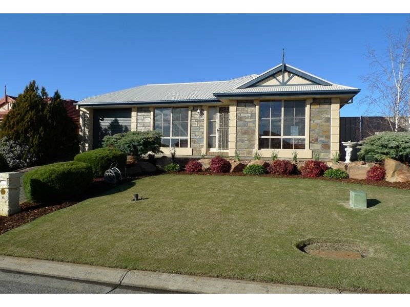 15 Barnes Crescent, Woodcroft SA 5162