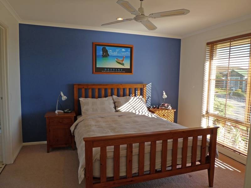 15 Barnes Crescent, Woodcroft SA 5162