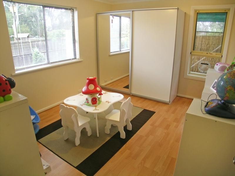 4 Sunnymeade Drive, Aberfoyle Park SA 5159
