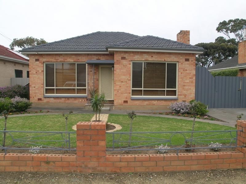 10 Renown Avenue, Clovelly Park SA 5042