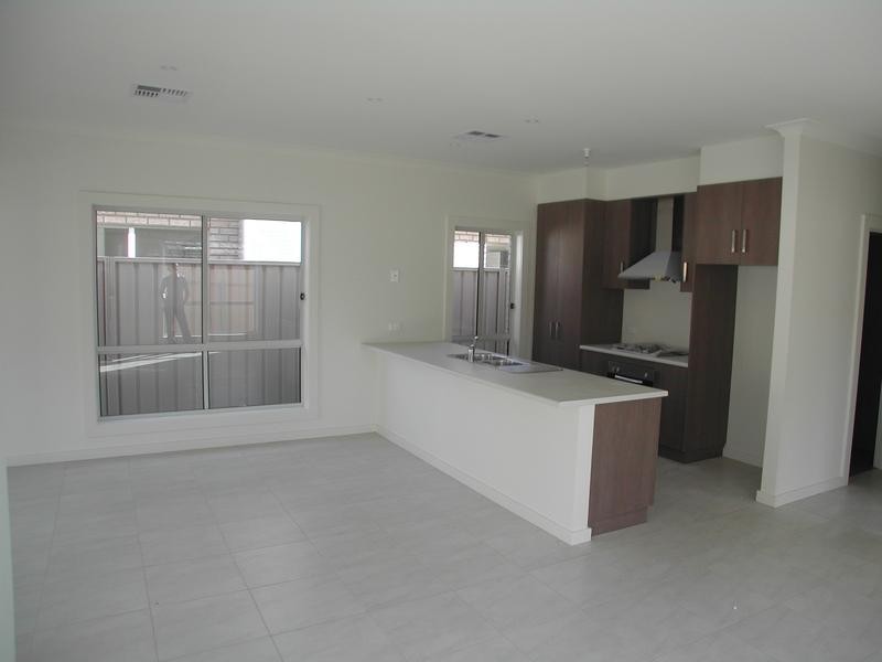 8a Shinnick Street, Dover Gardens SA 5048