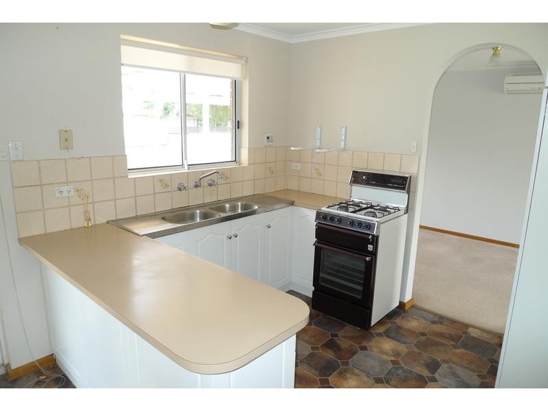 5 Raphael Crescent, Morphett Vale SA 5162