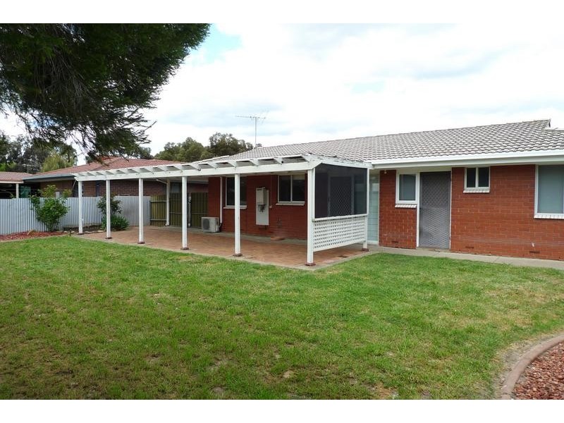 5 Raphael Crescent, Morphett Vale SA 5162