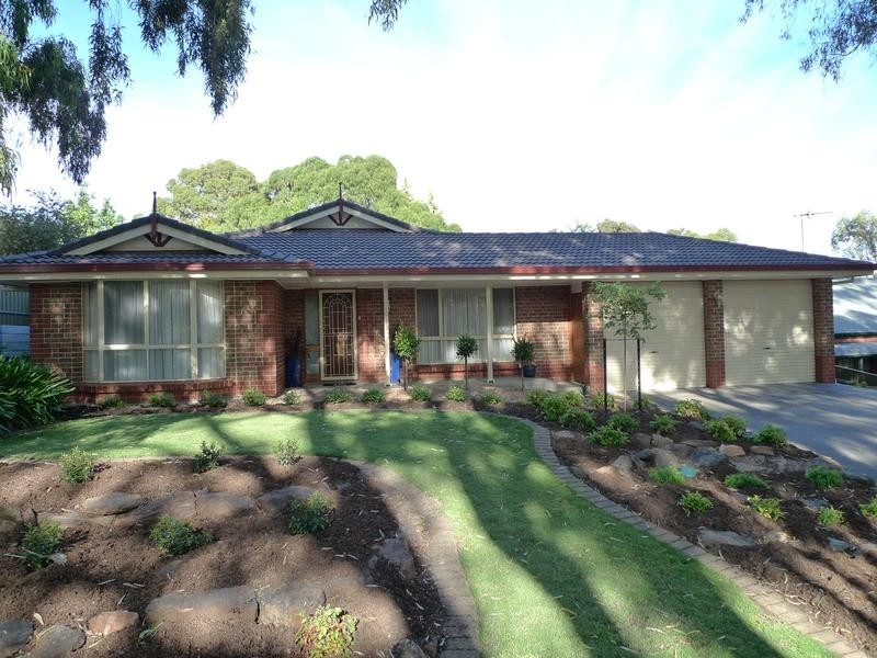 17 Crossing Road, Aberfoyle Park SA 5159