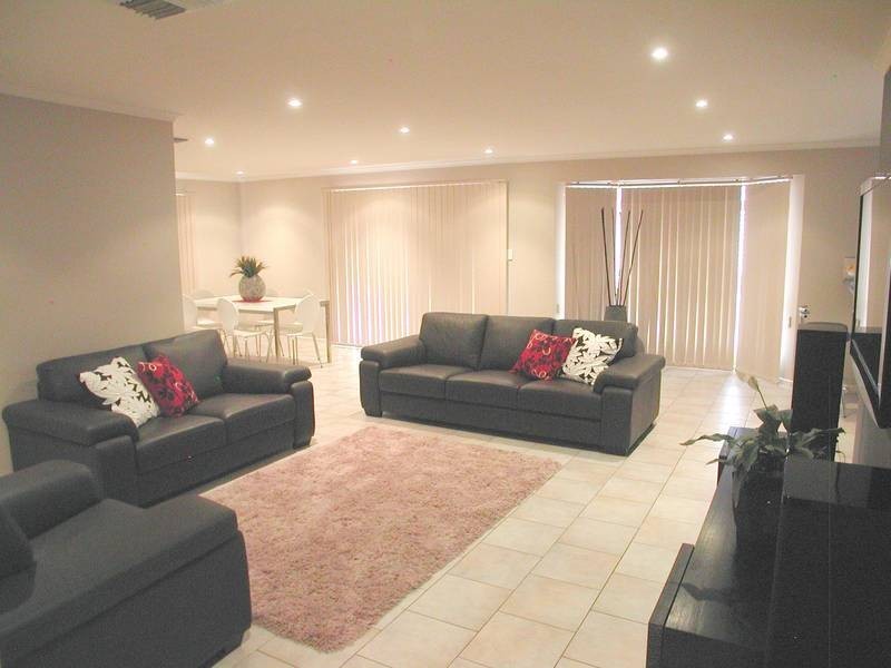 17 Crossing Road, Aberfoyle Park SA 5159