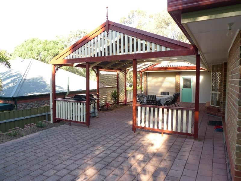 17 Crossing Road, Aberfoyle Park SA 5159