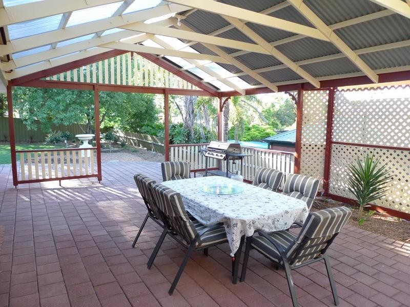 17 Crossing Road, Aberfoyle Park SA 5159