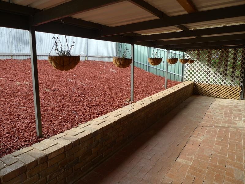 9 Hui Hui Drive, Happy Valley SA 5159