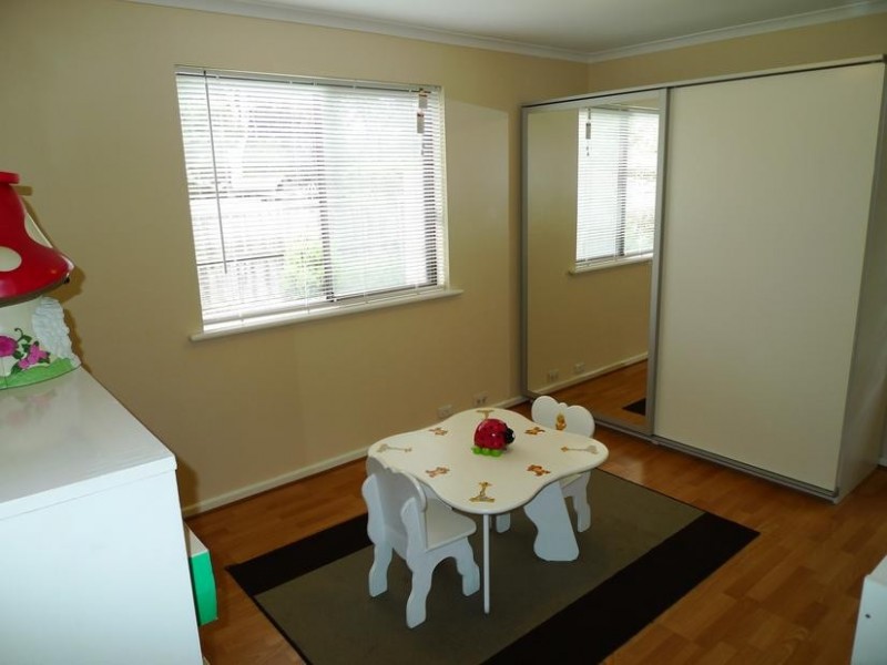 4 Sunnymeade Drive, Aberfoyle Park SA 5159