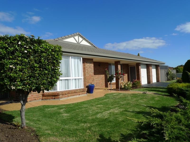 2 Jutland Parade, Woodcroft SA 5162