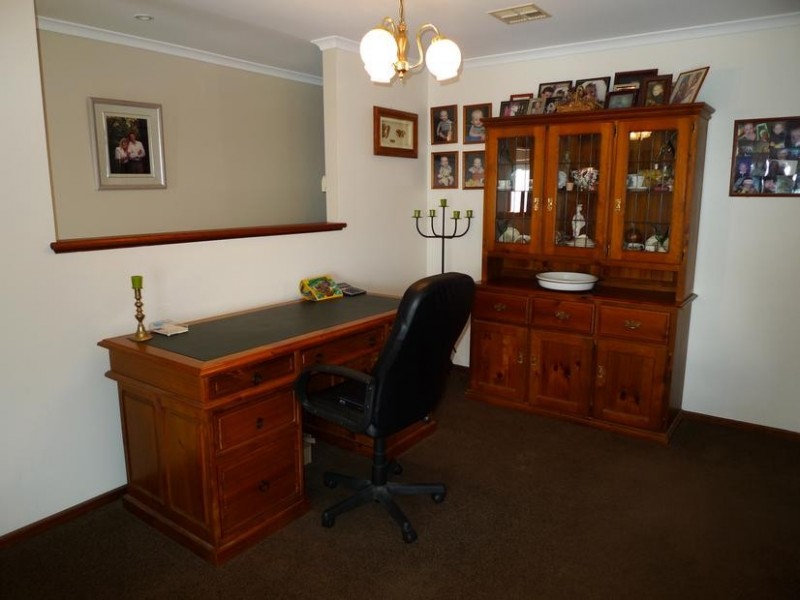 2 Jutland Parade, Woodcroft SA 5162
