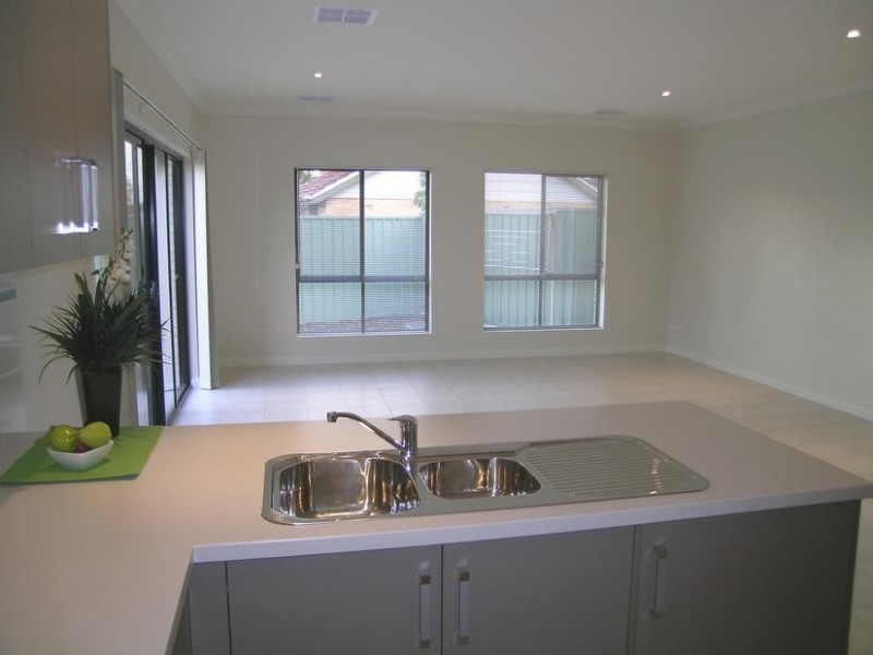 2c Raggatt Crescent, Mitchell Park SA 5043