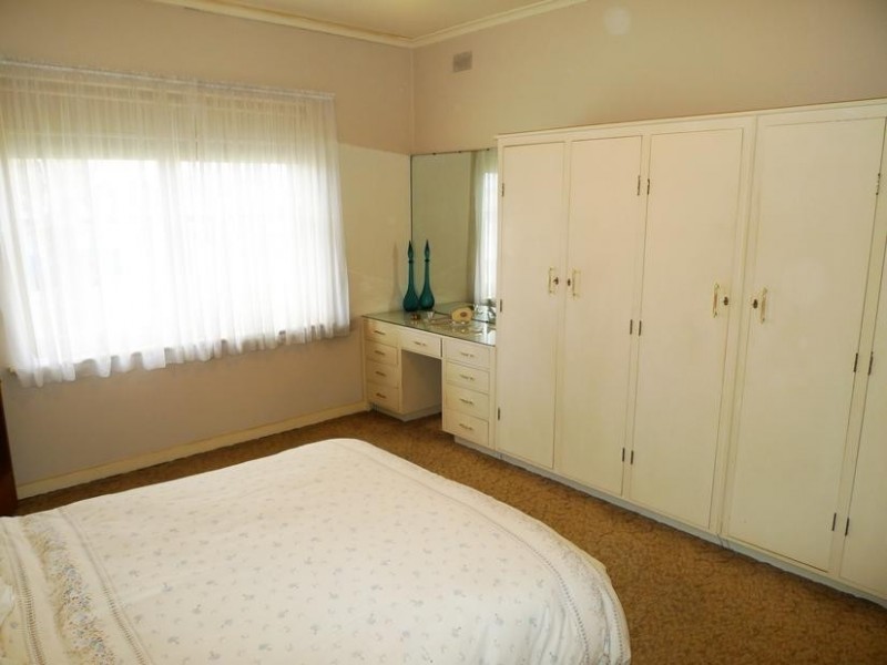 10 Wingfield Avenue, Clovelly Park SA 5042