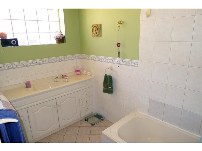 18 Barkuna Avenue, Mitchell Park SA 5043