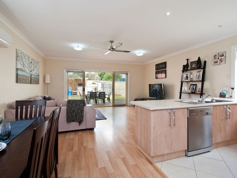 1 Kent Avenue, Seacombe Gardens SA 5047