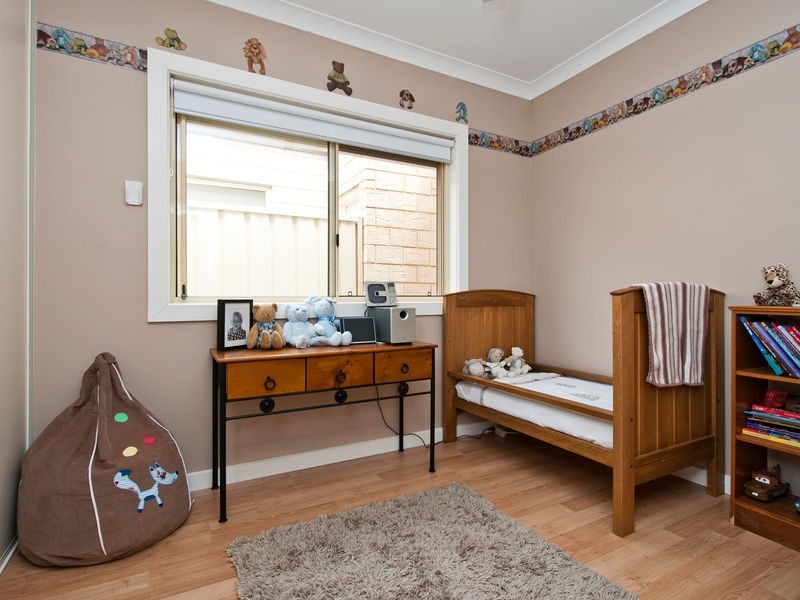 1 Kent Avenue, Seacombe Gardens SA 5047