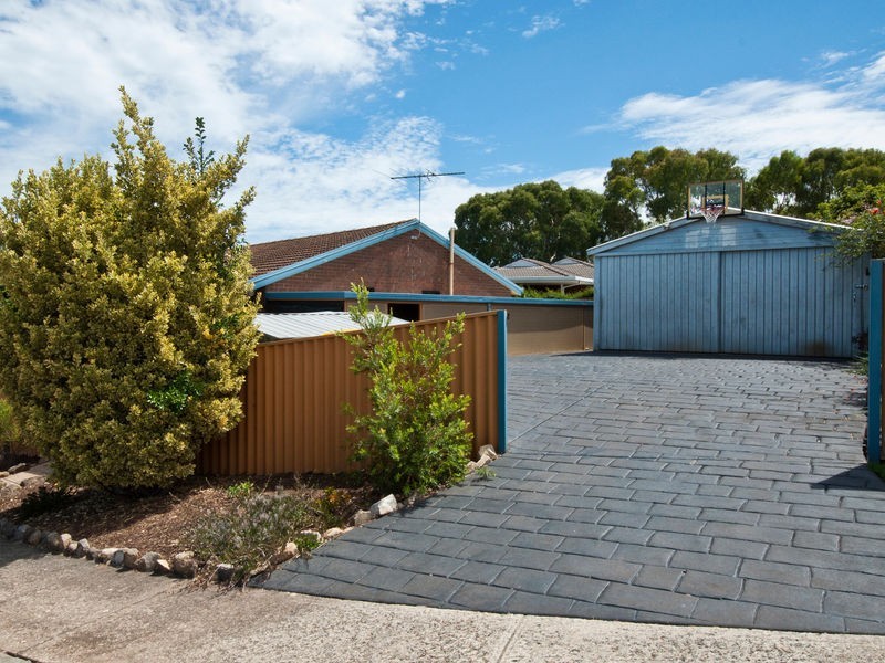 9 Scarvell Avenue, Trott Park SA 5158